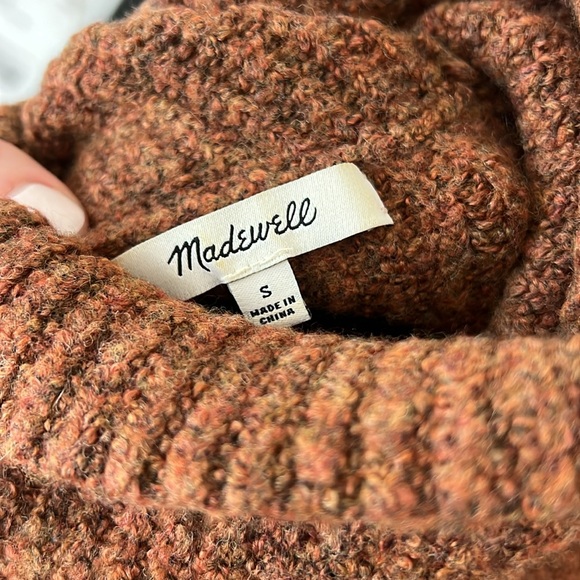 Rust colored turtle neck - Picture 2 of 4